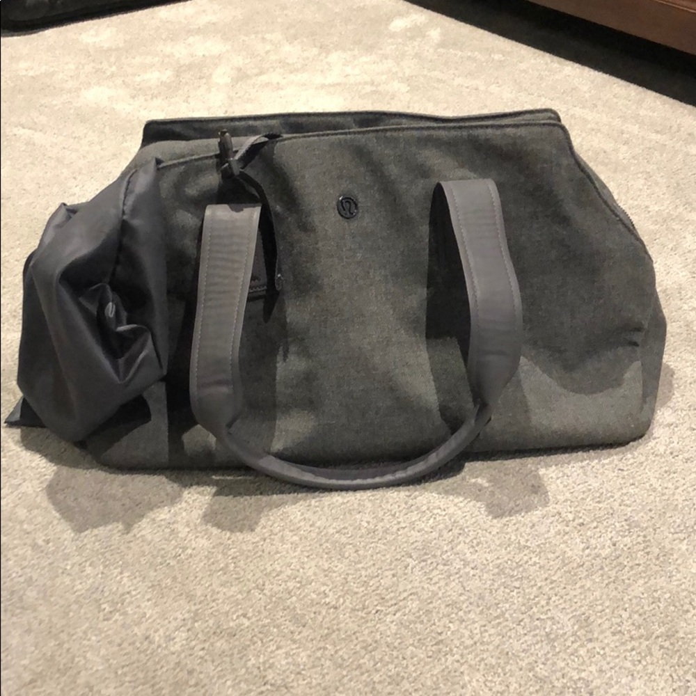 Lululemon gym bag w/ shoe bag
